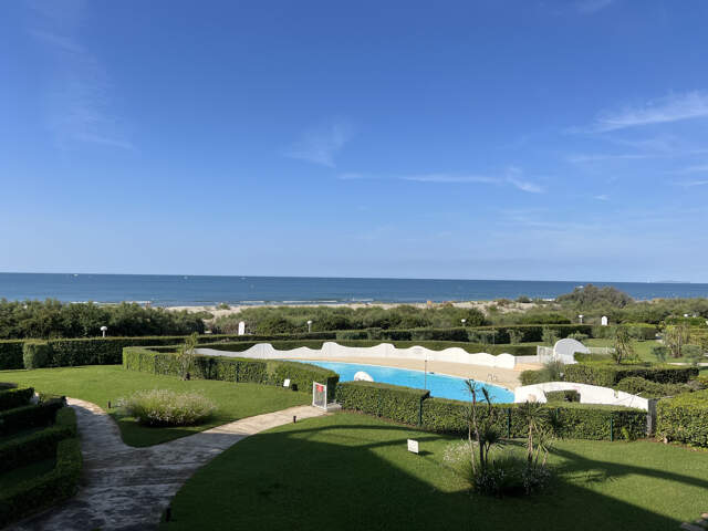 GRANDE MOTTE 1ERE LIGNE EN REZ-DE-JARDIN AVEC PISCINE — photo du bien