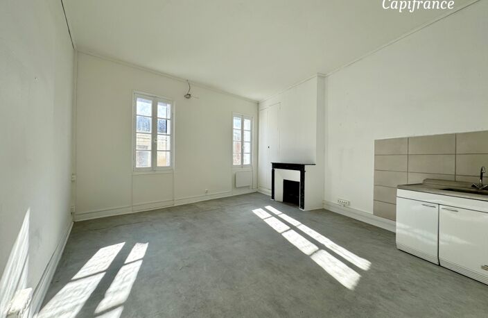 Centre ville - Immeuble en pierres d'environ 140 m² — photo 4