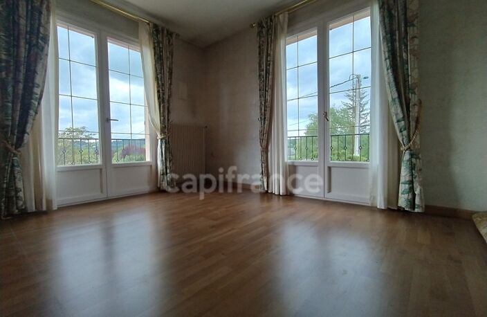 Maison familiale de plus de 220 m² avec 5 chambres, piscine, sauna, terrain clos, vue dégagée — photo 5