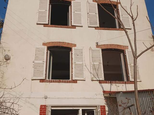 Ensemble immobilier A RESTAURER ENTIEREMENT comprenant maison de ville, appartement et 2 anciens ateliers de coutellerie — photo du bien