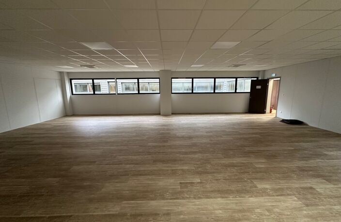 bureaux à louer RILLIEUX LA PAPE (69) plateau de bureaux de 249m2 au 1er étage avec parking inclu — photo 4