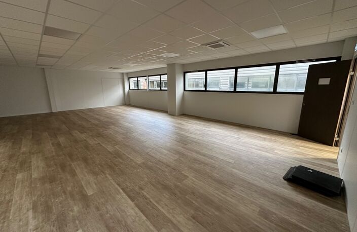 bureaux à louer RILLIEUX LA PAPE (69) plateau de bureaux de 249m2 au 1er étage avec parking inclu — photo 5