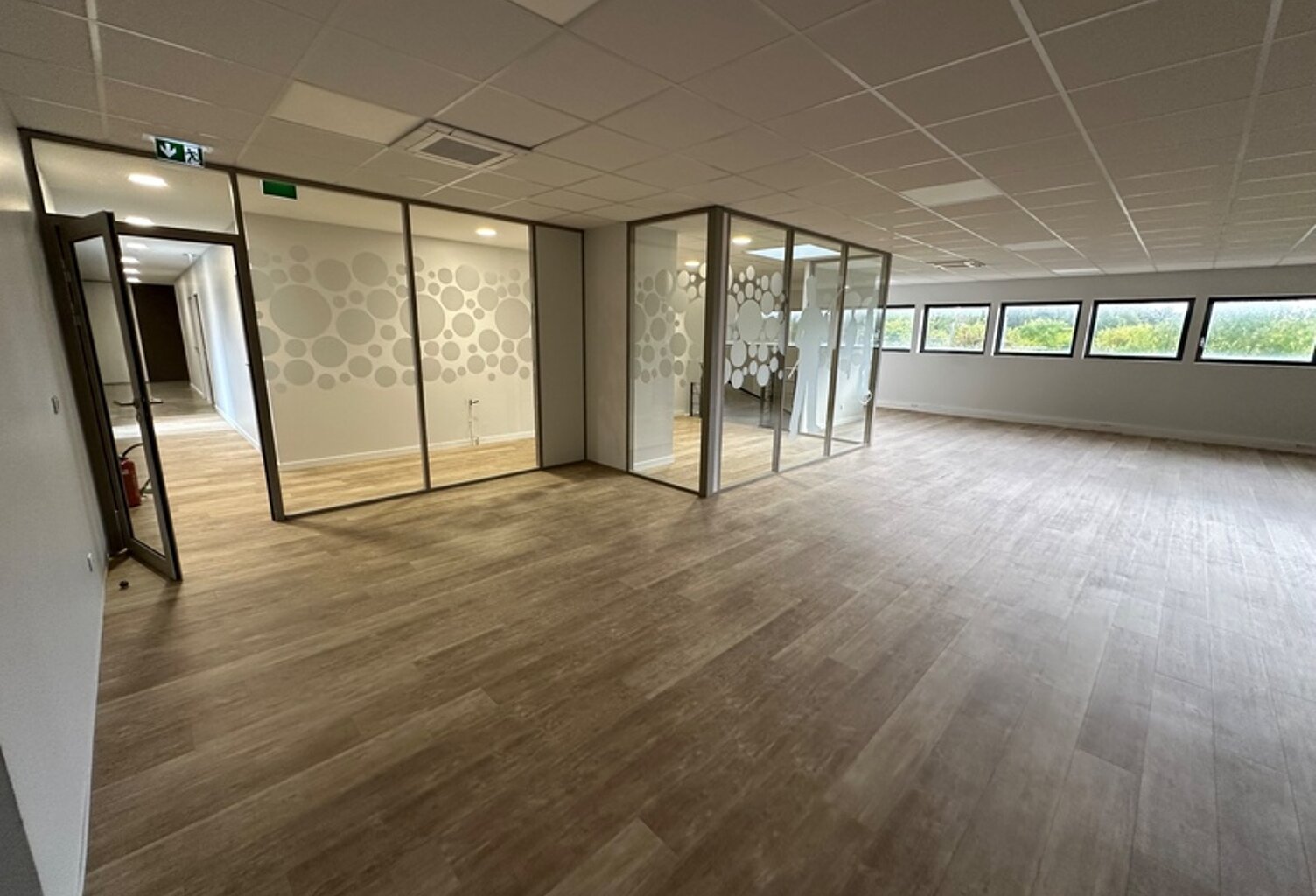 bureaux à louer RILLIEUX LA PAPE (69) plateau de bureaux de 344m2 au 1er étage avec parking inclu — photo 1