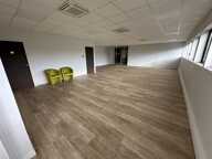 bureaux à louer RILLIEUX LA PAPE (69) plateau de bureaux de 344m2 au 1er étage avec parking inclu — photo 3