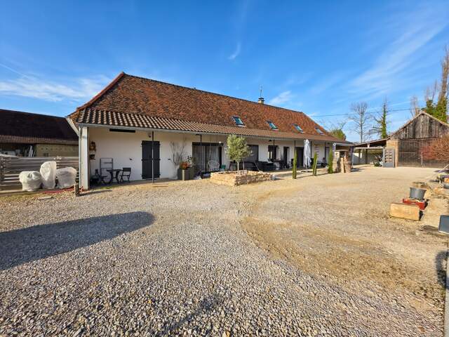 Ferme bressane rénovée à Louhans – 14 pièces, 192 m² avec espace indépendant idéal Airbnb  (71) — photo du bien