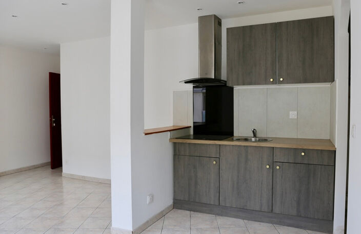 Appartement au premier étage à vendre 2 pièces REIMS (51), libre de toutes occupations ; — photo 4