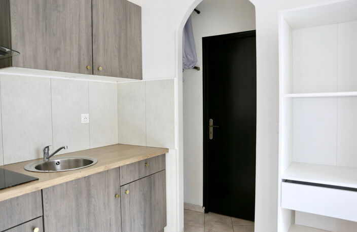 Appartement au premier étage à vendre 2 pièces REIMS (51), libre de toutes occupations ; — photo 5