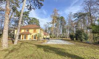 Maison 8 Pièces 240 m² à vendre à Gex (01170)