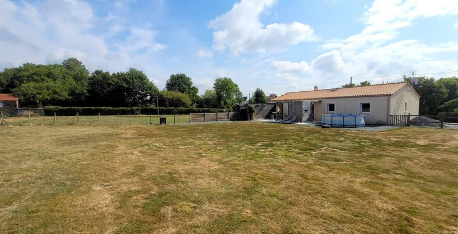 Maison à vendre 5 pièces MONCOUTANT (79) - Maison plain-pied 100 m2 habitables + Pièce attenante de 29 m2 — photo 1