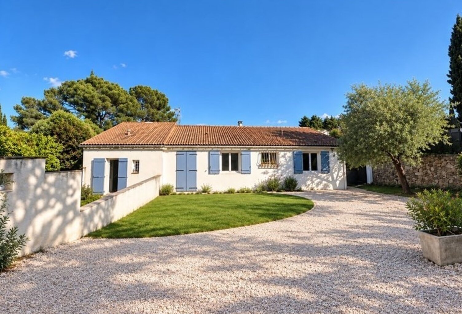 Maison individuelle de plain-pied - 6 pièces 166m2 13790 Peynier — photo 1