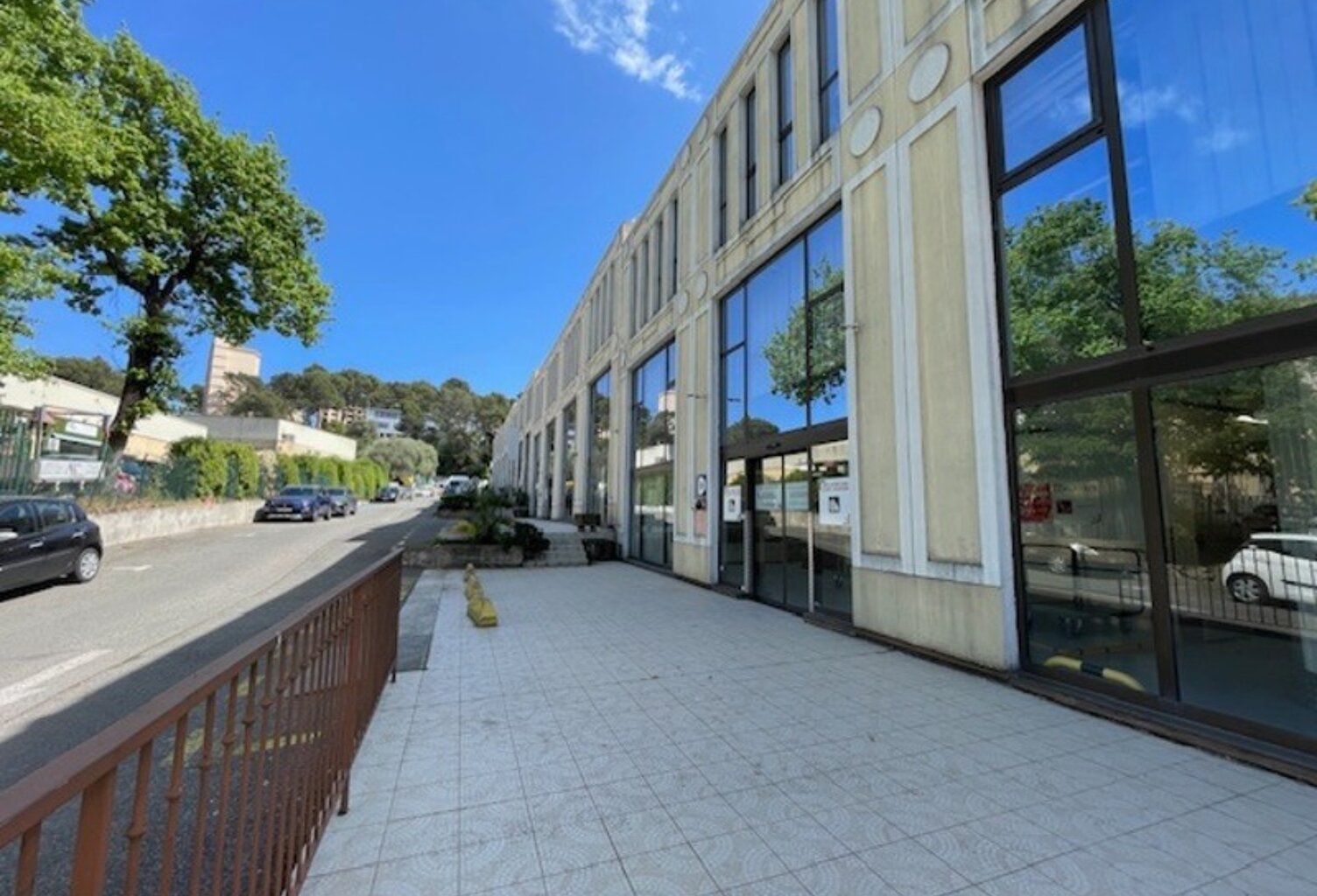Local/bureau à vendre MOUGINS (06) — photo 1