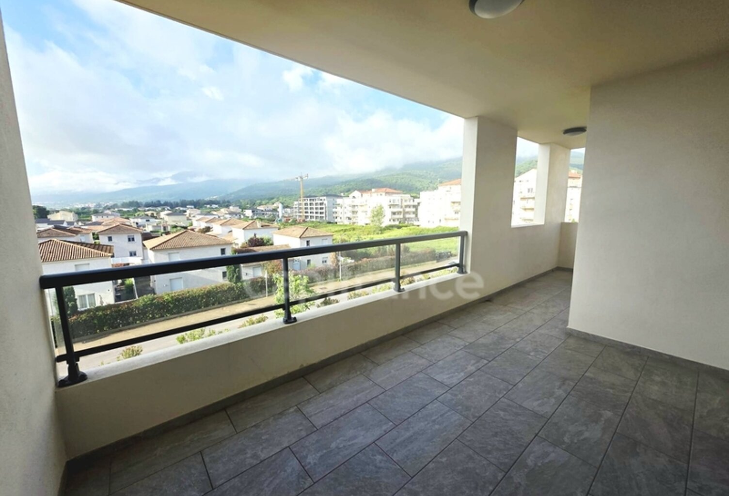 Appartement à vendre 2 pièces - grande terrasse LUCCIANA (20) — photo 1