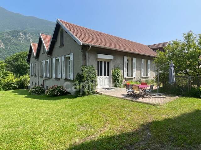 SAVOIE (73), à vendre vallée de La Maurienne, maison atypique, terrain 4000m², Gîte — photo du bien