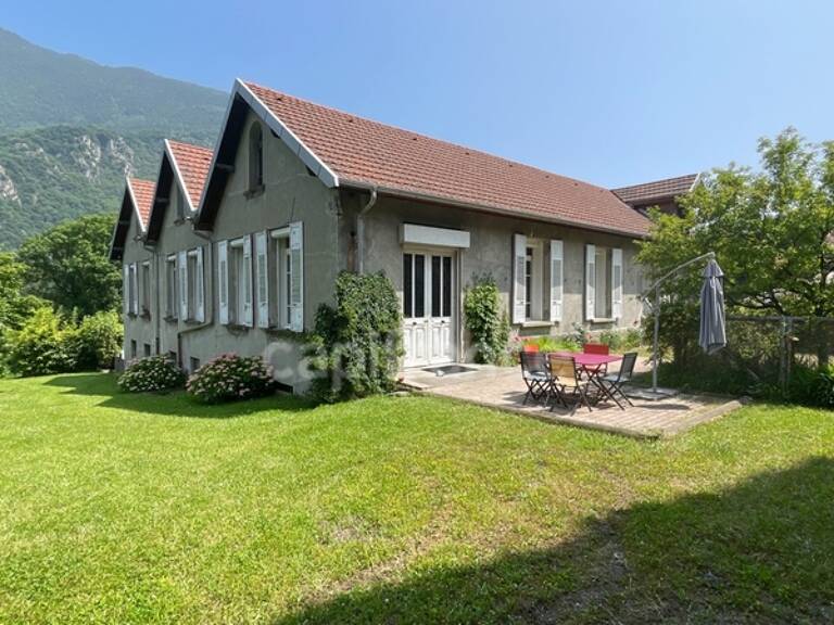 SAVOIE (73), à vendre vallée de La Maurienne, maison atypique, terrain 4000m², Gîte — photo 1