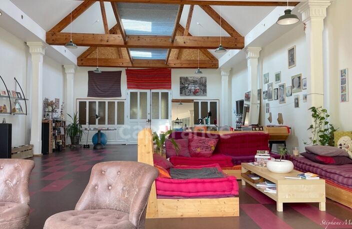SAVOIE (73), à vendre vallée de La Maurienne, maison atypique, terrain 4000m², Gîte — photo 2