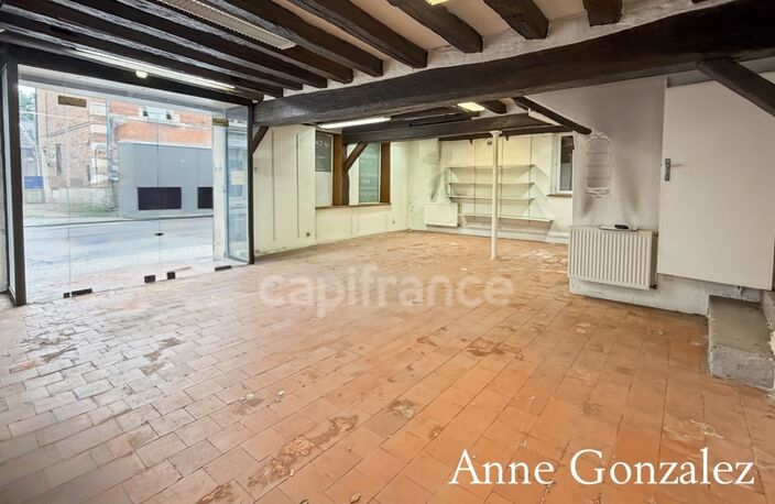 Ensemble immobilier à vendre centre bourg de la LA FERTE SAINT AUBIN : local comercial+appartement à rénover + dépendance + garage et deux places de parking — photo 2