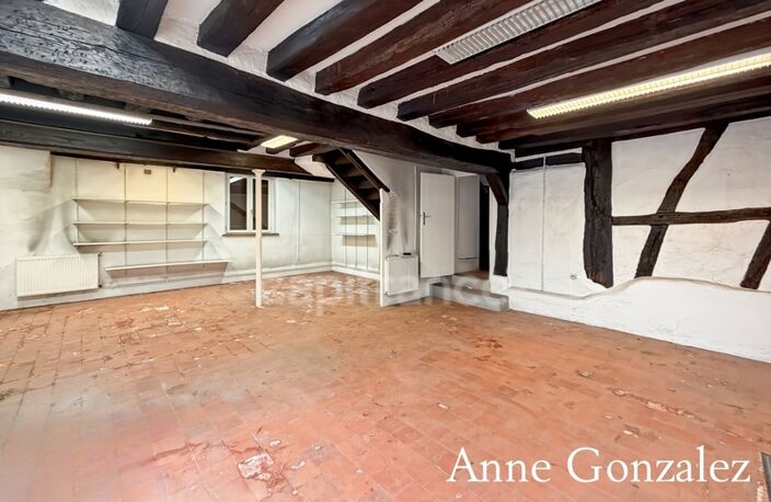 Ensemble immobilier à vendre centre bourg de la LA FERTE SAINT AUBIN : local comercial+appartement à rénover + dépendance + garage et deux places de parking — photo 3