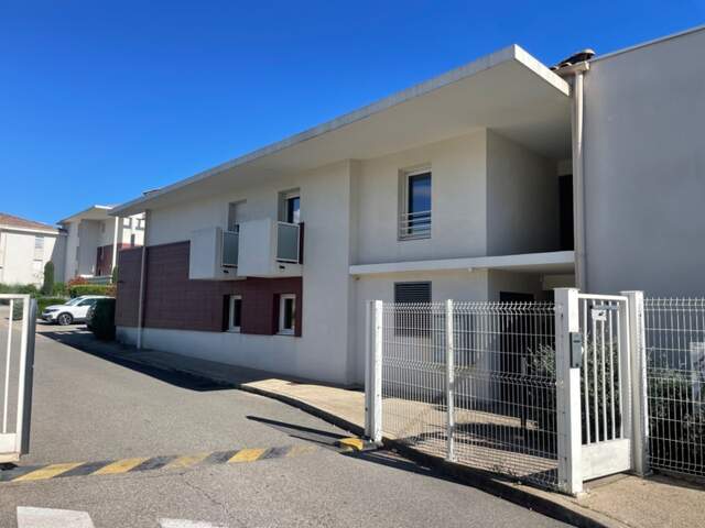 Immeuble résidentiel à vendre à SAINT MARTIN DE CRAU (13) — photo du bien