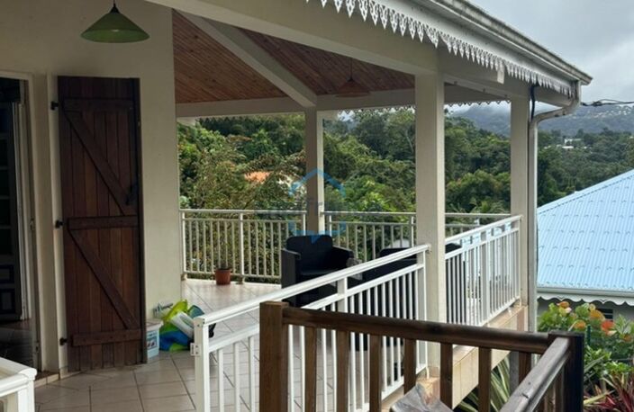 Vente spacieuse maison F5 dans zone pavillonnaire rurale au Lamentin (97232) — photo 2