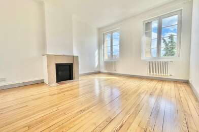 Appartement 3 pièces 810 €