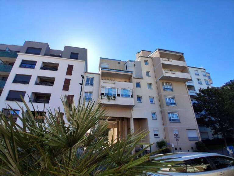 Appartement À Vendre centre ville F3 balcon et box — photo 1