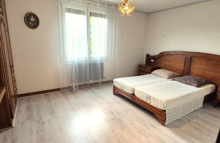 Belle Propriété ou Villa avec sa Piscine de 50 m² à réhabiliter entièrement où Maison Individuelle sur Sous-sol Complet de 223 m² à Rafraîchir avec sa Cour sécurisée de 125 m², Balcon, Véranda, Terrasse avec sa Piscine creusée et Terrain clos, arborés et — photo 3