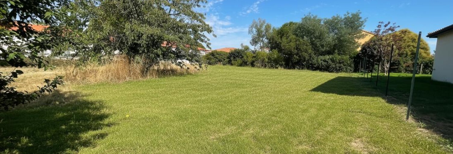 Terrain  810 m² à vendre à Montaigut-sur-Save (31530)