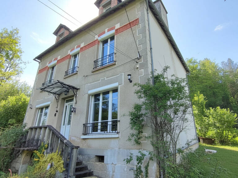 Maison bourgeoise avec dépendances et parcelle de bois à Liginiac 19160 — photo 1