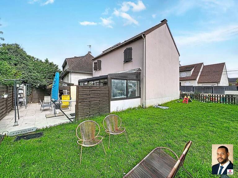 Quartier des Fleurs- Maison 7 pièces sur 325m² de terrain — photo 1