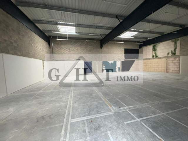 ENTREPOT 278 M² A LOUER SAINT FARGEAU — photo du bien