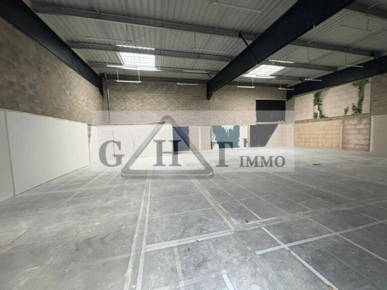 ENTREPOT 278 M² A LOUER SAINT FARGEAU — photo 1