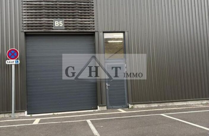 ENTREPOT 278 M² A LOUER SAINT FARGEAU — photo 2