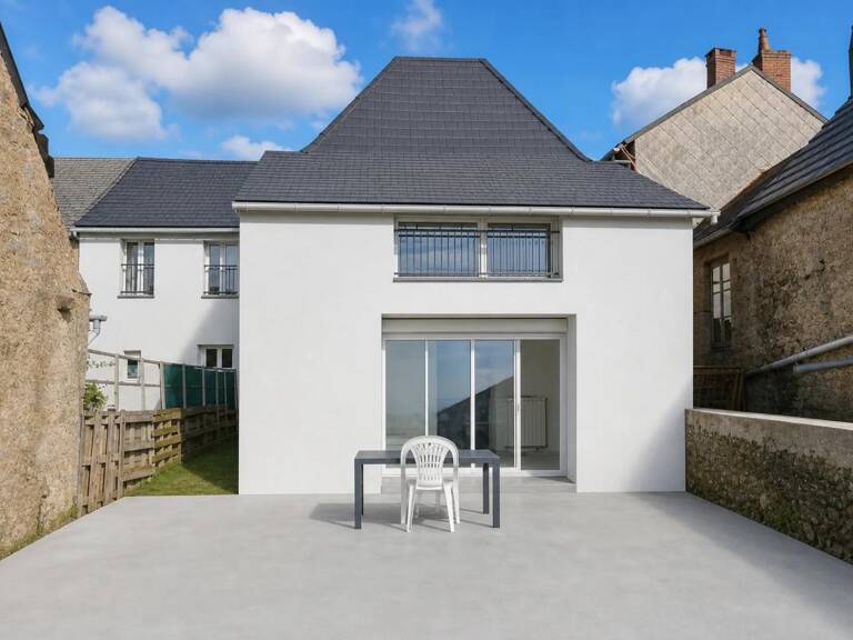 Immeuble rénové loué avec jardin à Château-Chinon — photo 1