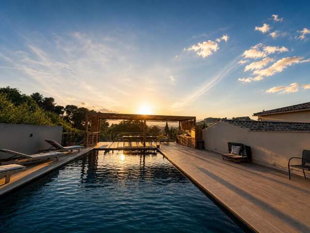 Superbe bastide de 217 m² avec piscine à Grambois — photo du bien