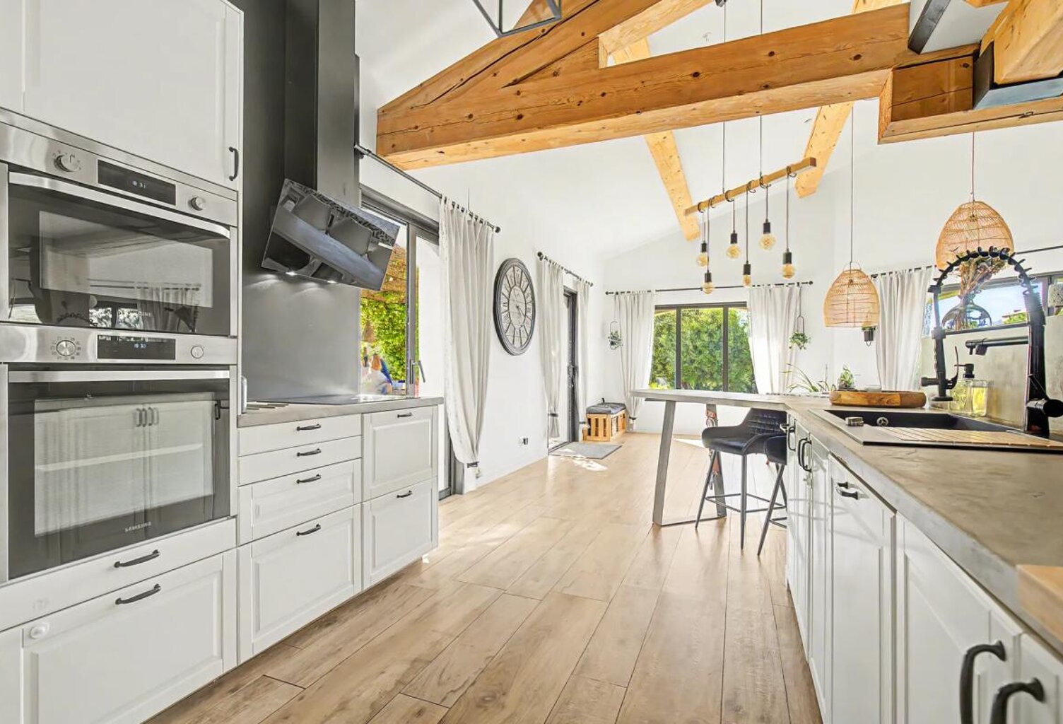 Superbe bastide de 217 m² avec piscine à Grambois — photo 1