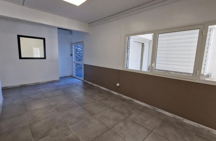 BUREAUX DE 110 M2 MOULIN JOLI LA POSSESSION — photo 2