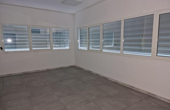 BUREAUX DE 110 M2 MOULIN JOLI LA POSSESSION — photo 3