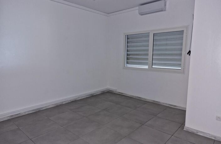 BUREAUX DE 110 M2 MOULIN JOLI LA POSSESSION — photo 4