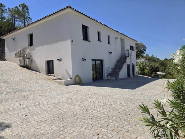 VILLA CONTEMPORAINE - 3 chambres- garage -dépendance - pi — photo du bien