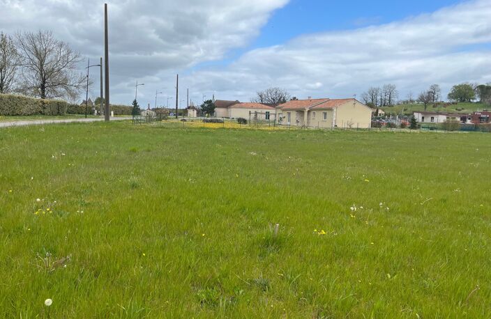 Terrain à bâtir en lotissement – 900 m² – Ribagnac (Dordogne) — photo 2