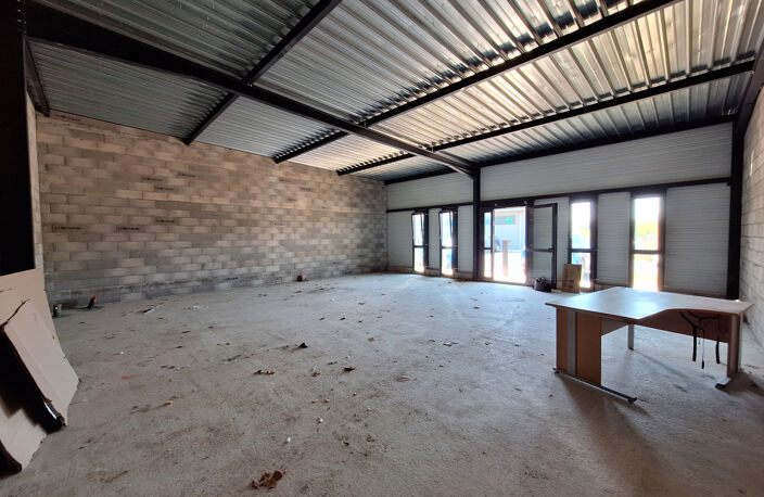 A LOUER Dpt 81 Local commercial 95m2 neuf Saïx — photo 4