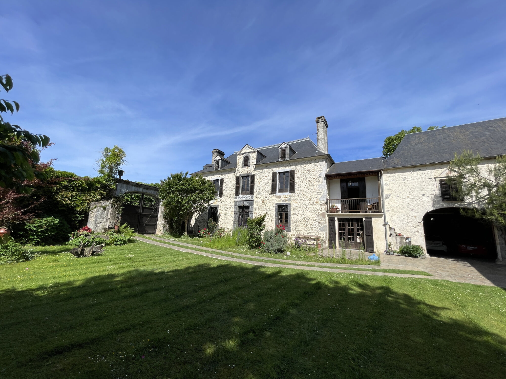 Propri&eacute;t&eacute;  T7 à vendre Nay 64800
