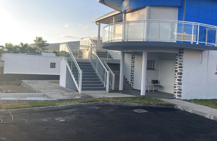 Local Professionnel - 78.82m2 - La Riviere Saint-Louis — photo 3