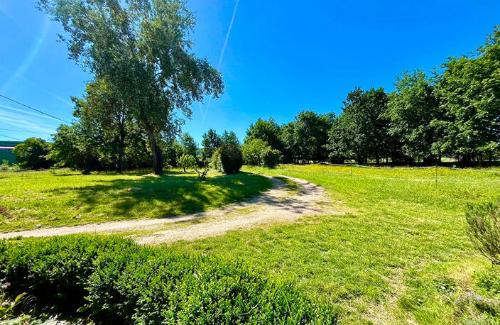 Secteur Castelmoron-sur-Lot, en plein coeur du Lot-et-Garonne et proche de toutes les commodités, venez découvrir cette maison de plain-pied d'environ 164 m², construite en torchis et pierres, sur un terrain d'environ 8 955 m². Cette maison se compose d'u — photo 4