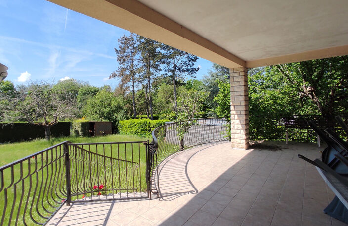 CHATELLERAULT  SUD- VILLA 7 CHAMBRES - BORD RIVIERE — photo 3