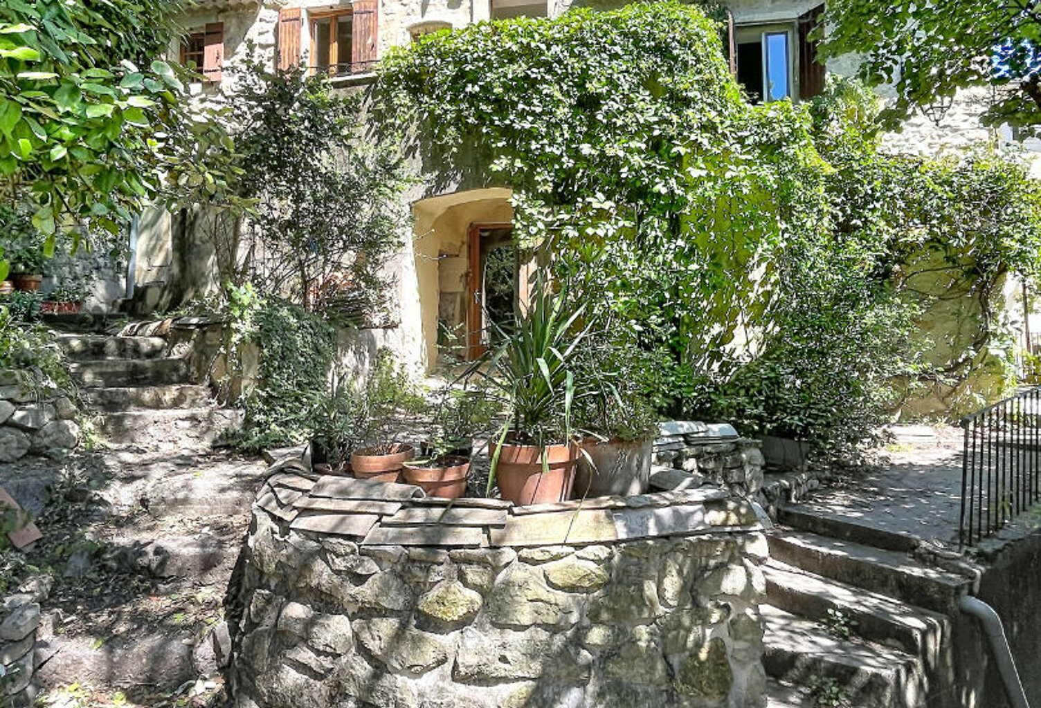 Ensemble immobilier Cruas composé de deux logements : 7 pièce(s) 166 m2 — photo 1