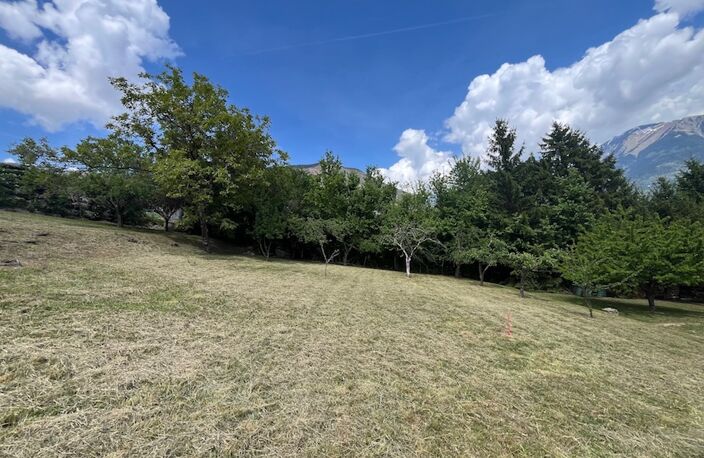 SAINT PANCRACE Sur les petites hauteurs de Saint Jean de Maurienne Magnifique parcelle de terrain constructible de 827 m²  — photo 2