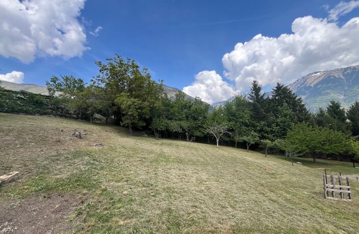 SAINT PANCRACE Sur les petites hauteurs de Saint Jean de Maurienne Magnifique parcelle de terrain constructible de 827 m²  — photo 5