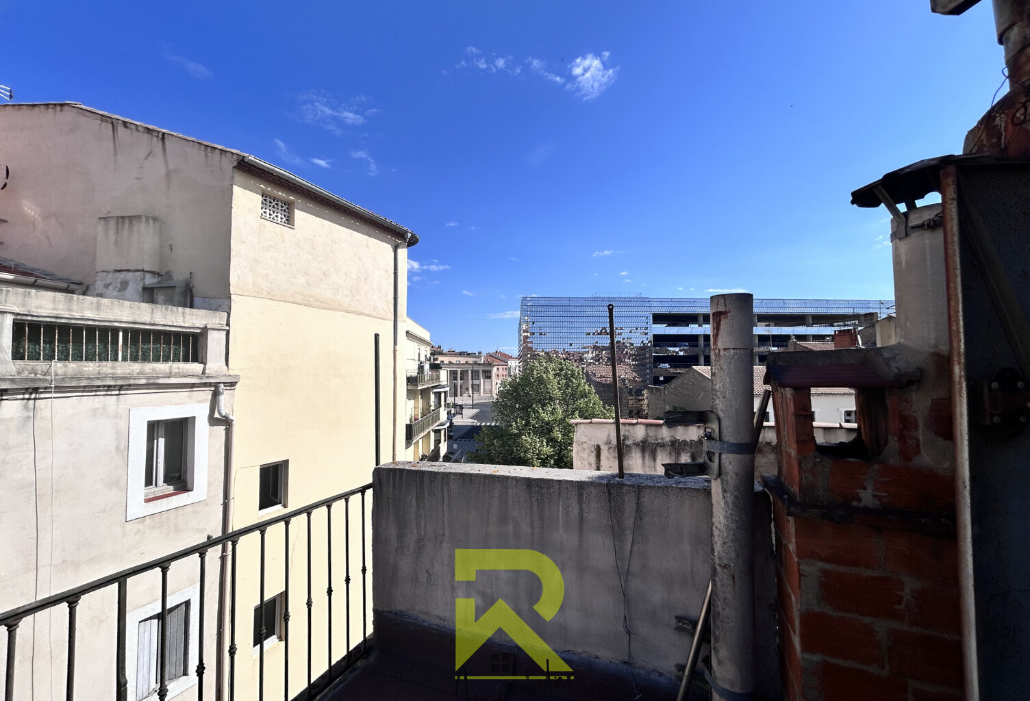 OPPORTUNITÉ RARE - Maison de ville avec terrasse - Coeur de — photo 1