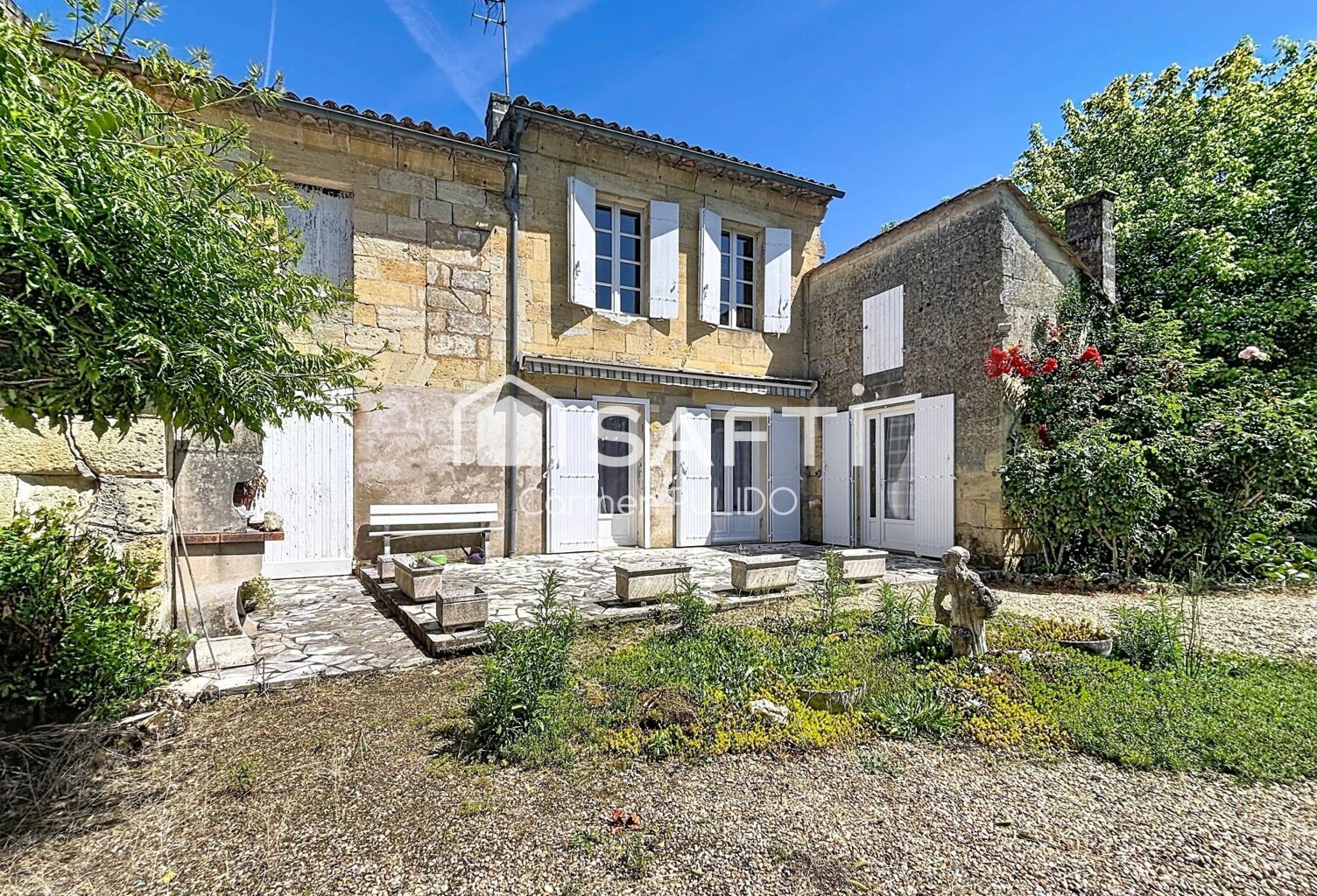 Maison en pierre de caractère avec garage et dépendances à Saint-Pey-d'Armens  2 099 m² sans vis-à-vis — photo 1